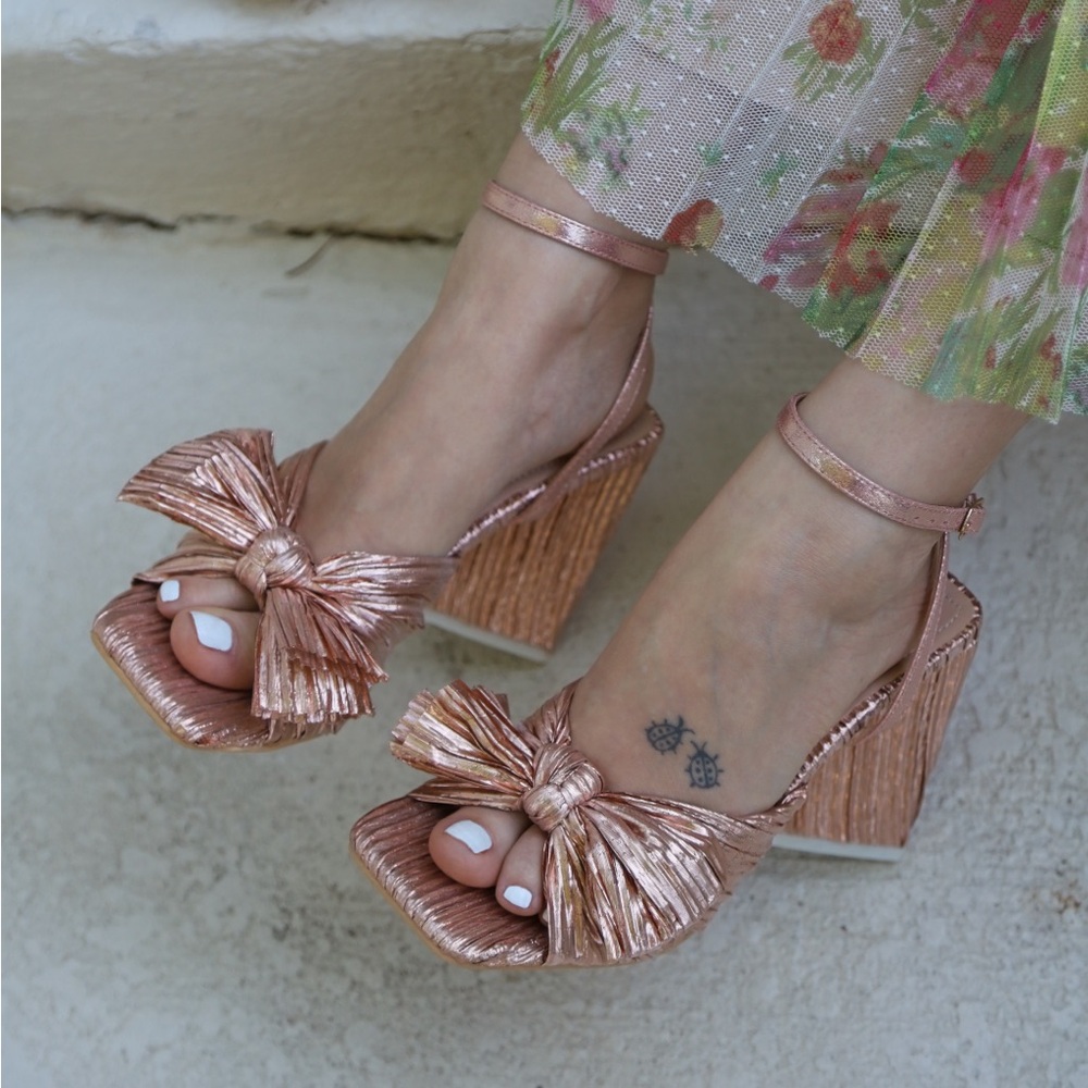 Rose Gold Sandals Foil Shimmering Heels, Size 6,5 Bow Sandals Square Toe Pumps
